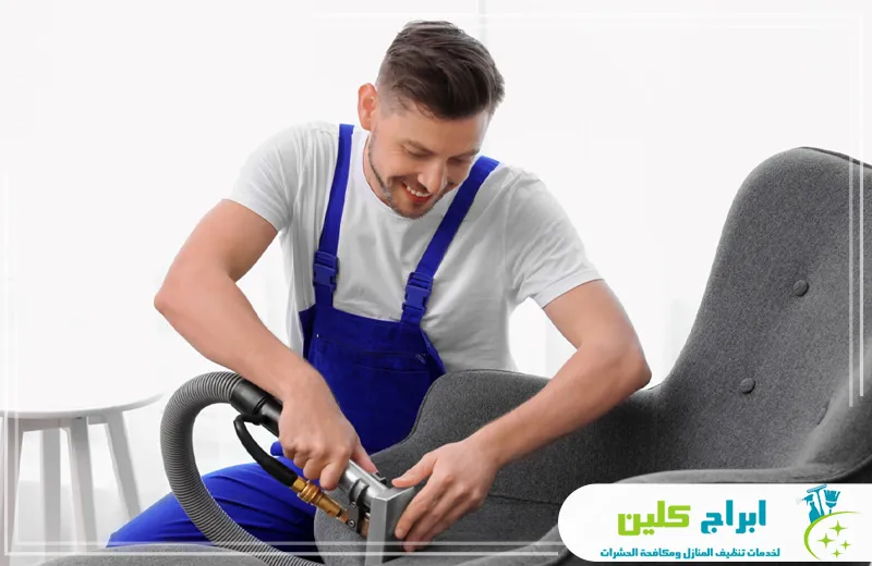 تنظيف الاثاث بالبخار بجدة 0550234190 ابراج كلين الفني يقوم بتنظيف الكنب بالبخار لإزالة الأوساخ والبقع بفعالية دون إتلاف القماش.