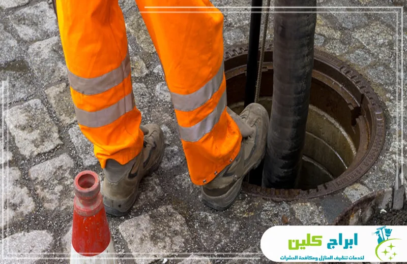 تسليك مجاري الصرف الصحي بالدمام 0550234190 شركة ابراج كلين تسليك مجاري الصرف الصحي بالدمام يتم باستخدام أحدث المعدات والتقنيات لإزالة الانسدادات بسرعة وكفاءة، مع ضمان نظافة وسلامة الشبكة.